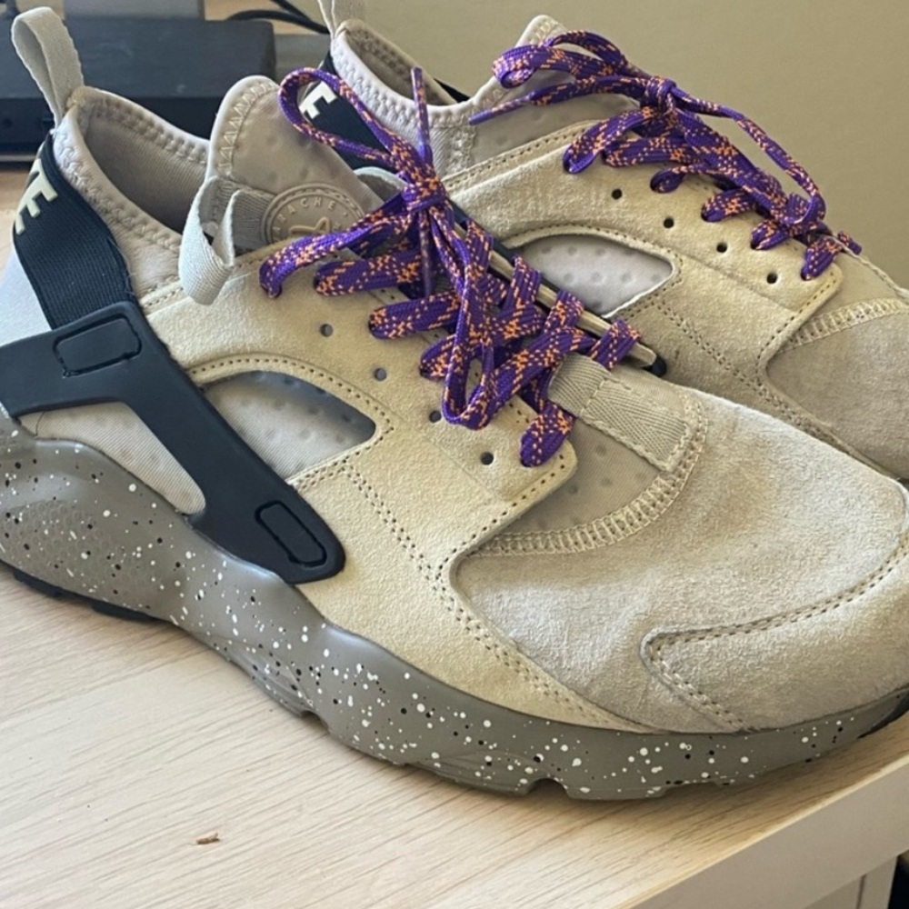 Unique Nike Hurachi’s Men’s size 10